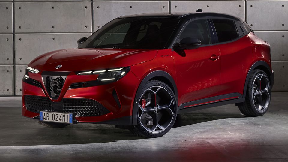 Alfa Romeo Milano - Rivelata la versione definitiva.