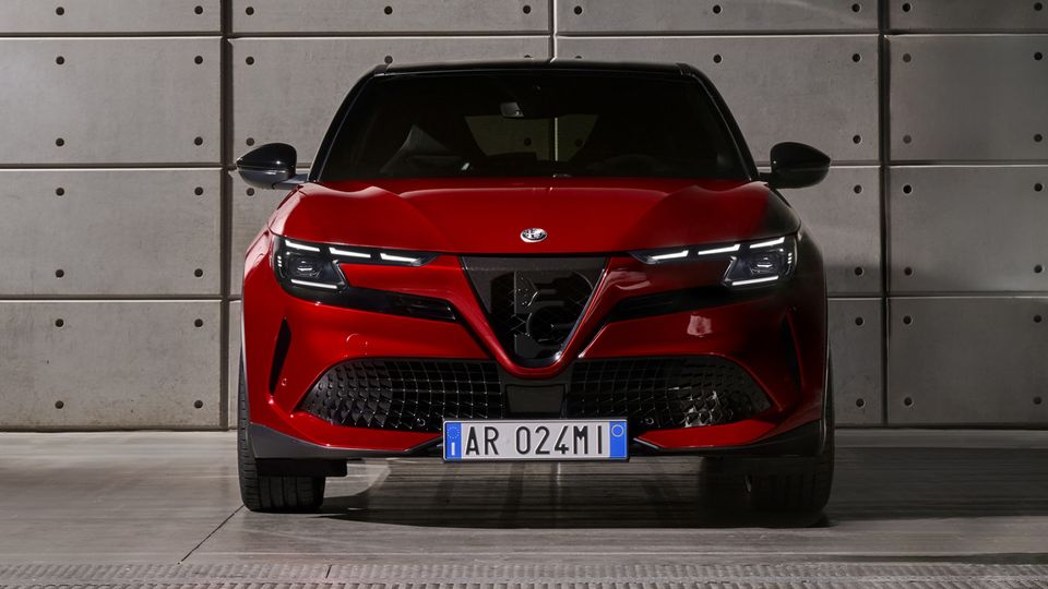 Alfa Romeo Milano - Rivelata la versione definitiva.