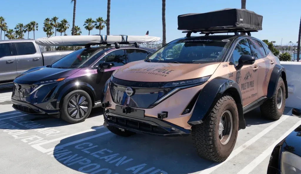 Questa coppia di "pazzi" sta guidando un'auto elettrica fino al Polo Sud | Elettronauti.it
