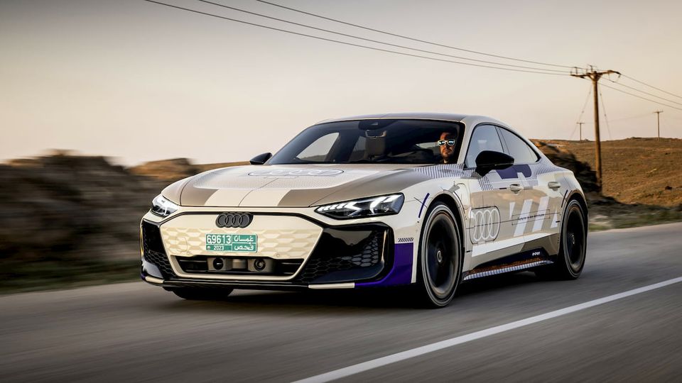 Audi presenta la nuova e-tron GT sportiva con la potenza della Porsche Taycan Turbo