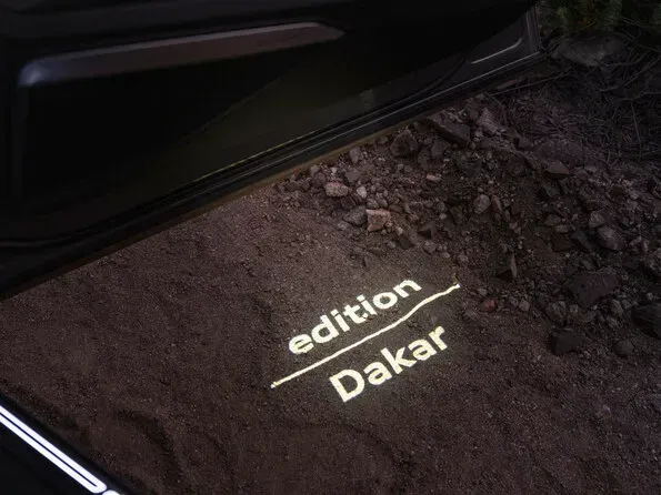 L'Audi Q8 e-tron si trasforma in un possente veicolo elettrico fuoristrada con una nuova edizione dedicata al Dakar. | Elettronauti.it