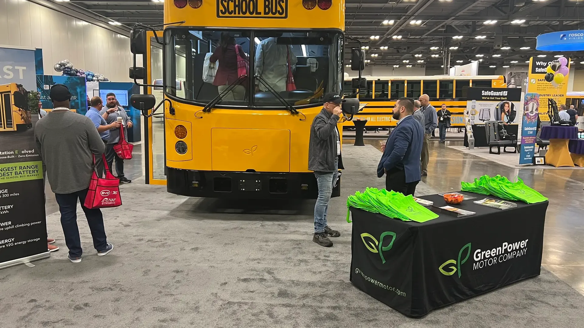 Questo scuolabus elettrico ha un'autonomia di 480km