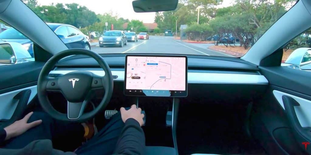 Tesla rilascia un nuovo aggiornamento Full Self-Driving Beta con miglioramenti delle prestazioni | Elettronauti.it