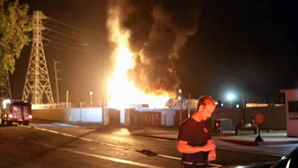 Autobus ad idrogeno distrutto e stazione di rifornimento gravemente danneggiata