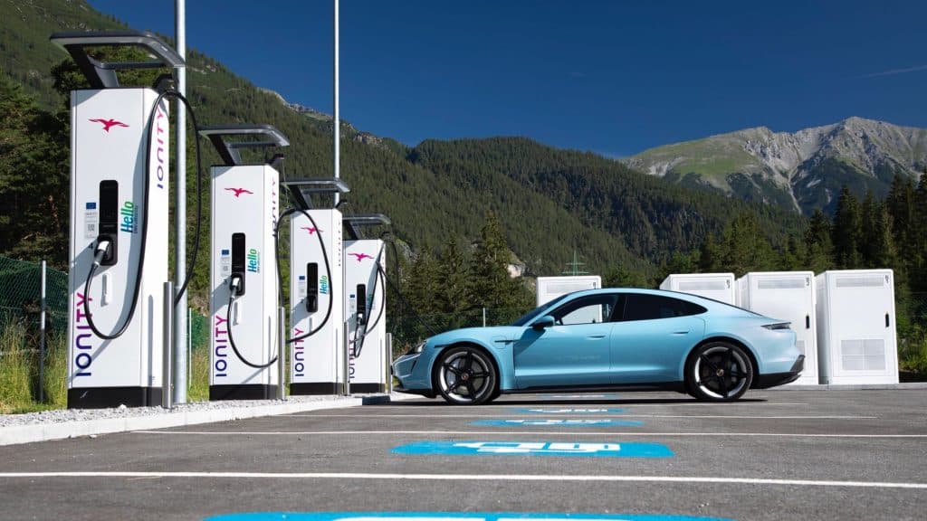 Porsche Taycan ricarica fast