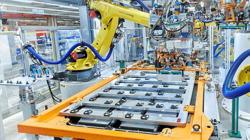 Ford collabora con LG Energy Solution per costruire uno dei più grandi impianti di batterie EV d'Europa