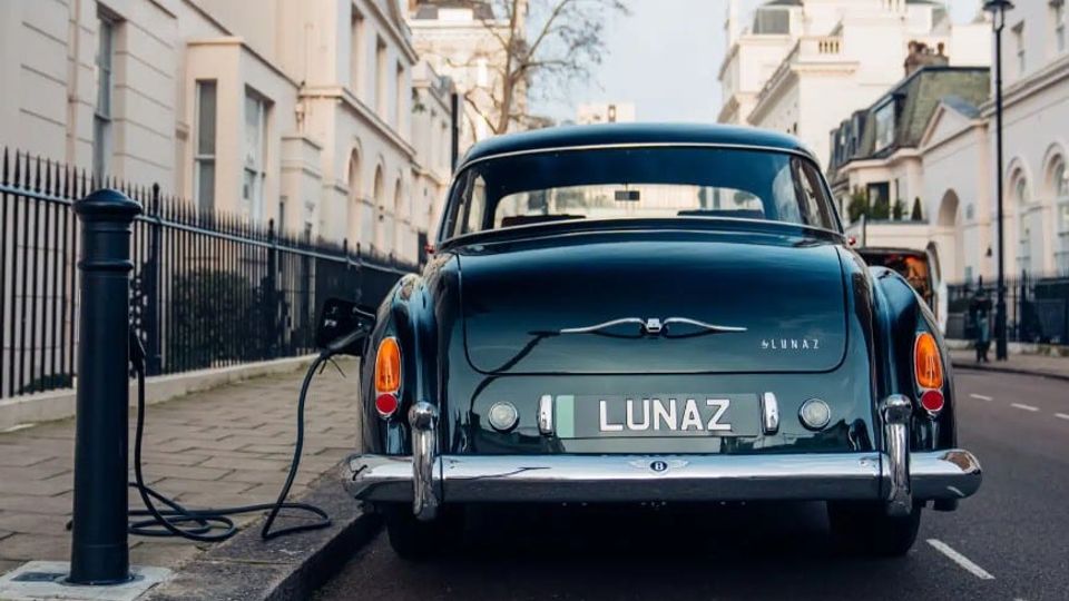 Lunaz reinventa la Bentley S2 Continental come un veicolo elettrico