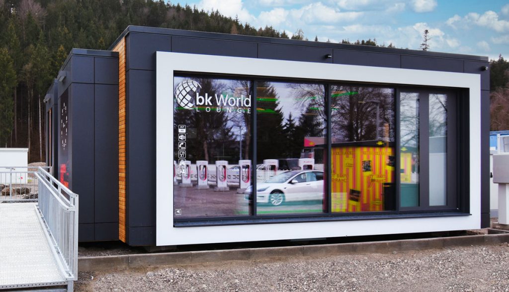 JUXTA Nomad, un mini-market portatile e autonomo ideale per le stazioni di ricarica. | Elettronauti.it