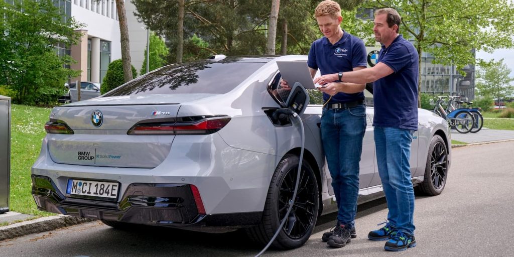 BMW testa le prime auto elettriche con batterie allo stato solido: autonomia più alta e costi ridotti | Elettronauti.it