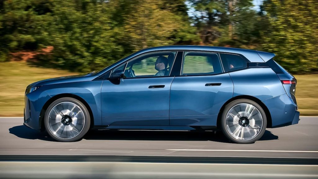 BMW EV aumentano l'autonomia: la iX Drive 2026 raggiunge i 586 km | Elettronauti.it