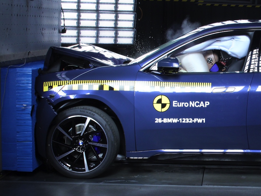 BMW iX3, 5 stelle Euro NCAP col nuovo protocollo 2026 | Elettronauti.it