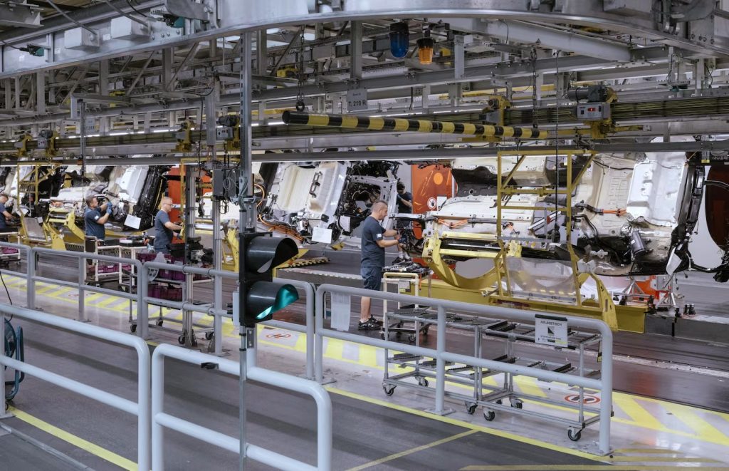 Stabilimento BMW in cui viene prodotta la iX3 | Elettronauti.it