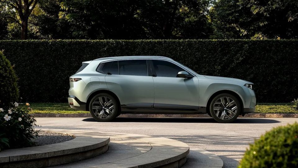 BMW iX5 LWB (passo lungo) per ora solo per la Cina