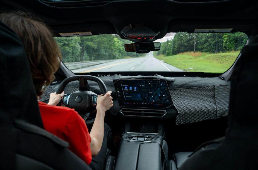 BMW iX5 2027: batteria record e autonomia top EV | Elettronauti.it