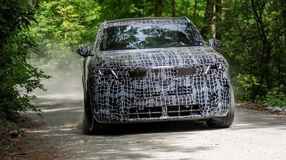 BMW iX5 2027: batteria record e autonomia top EV