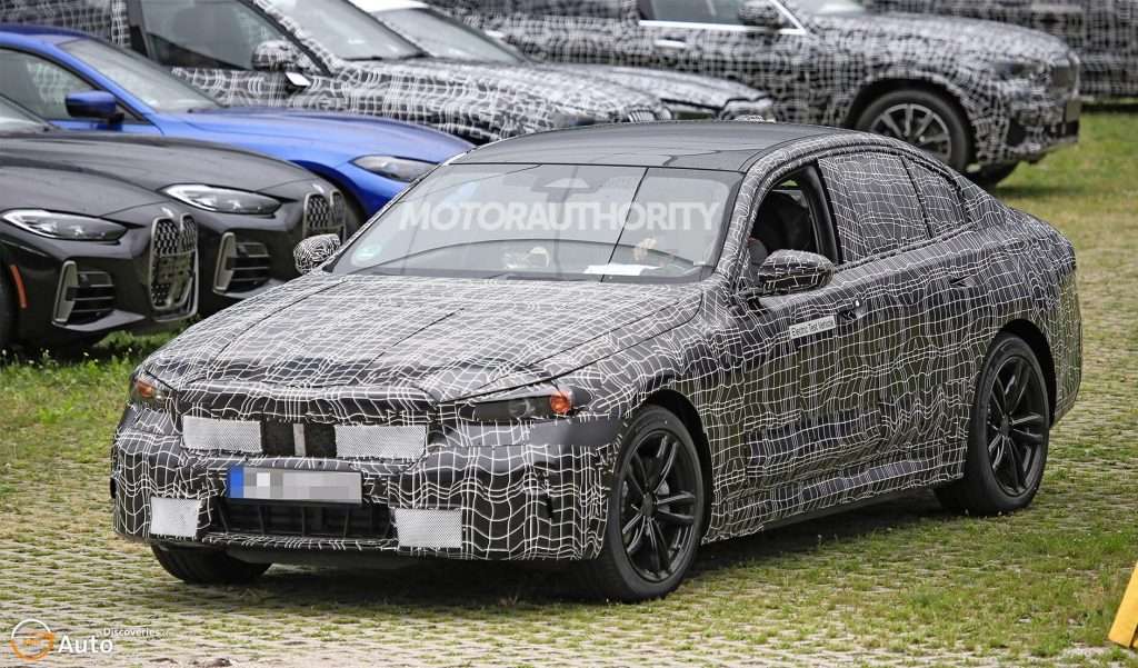 bmw i5 elettrica avvistata su strada