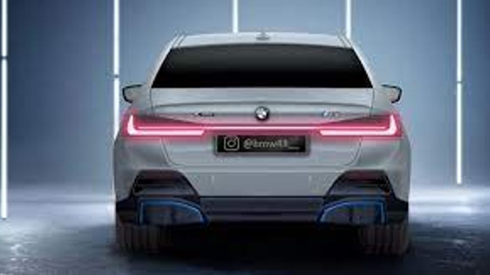 bmw i5 posteriore luci accese