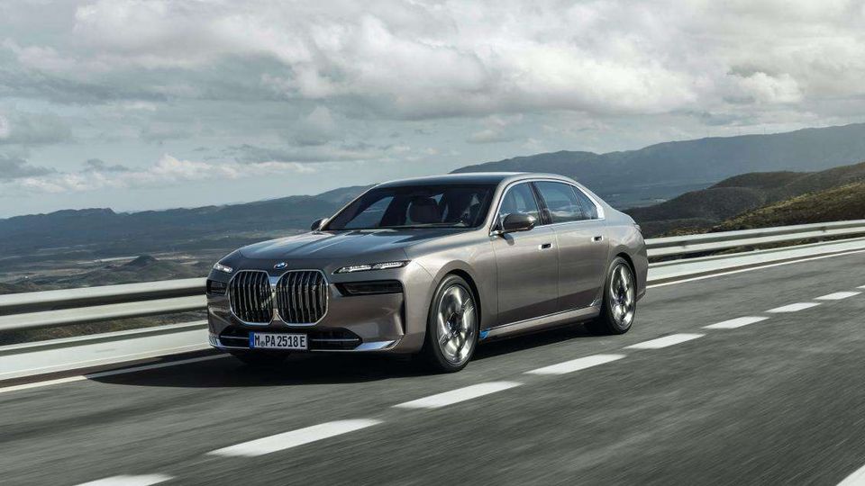 BMW i7 anteriore