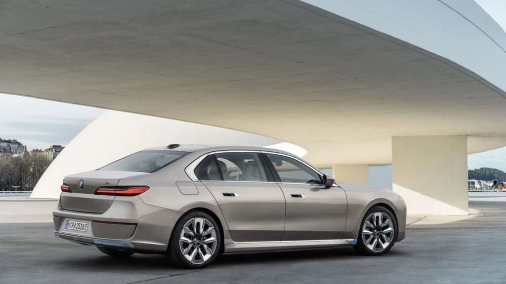 BMW i7 posteriore