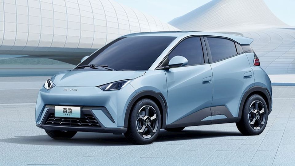 BYD lancia l'auto elettrica Seagull, più economica, con un prezzo di partenza inferiore a 10.000 dollari per alimentare la guerra dei prezzi