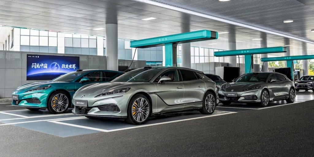 BYD lancia la Denza Z9 GT in Europa con Daniel Craig | Elettronauti.it