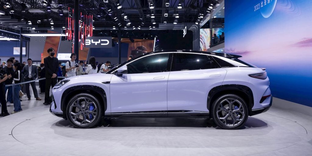 BYD presenta il lussuoso interno del SUV elettrico di medie dimensioni Sea Lion 07, destinato a rivaleggiare con la Model Y di Tesla | Elettronauti.it