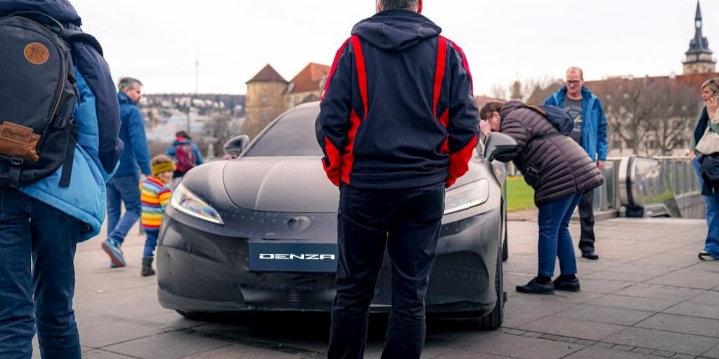 BYD e Mercedes-Benz anticipano il lancio di un nuovo veicolo elettrico di lusso co-brandizzato che arriverà quest'anno. | Elettronauti.it