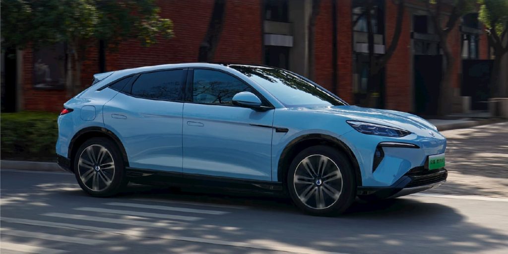 BYD e Mercedes-Benz anticipano il lancio di un nuovo veicolo elettrico di lusso co-brandizzato che arriverà quest'anno. | Elettronauti.it
