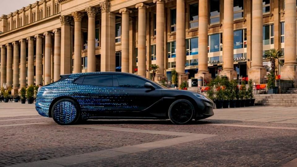 BYD e Mercedes-Benz anticipano il lancio di un nuovo veicolo elettrico di lusso co-brandizzato che arriverà quest'anno.