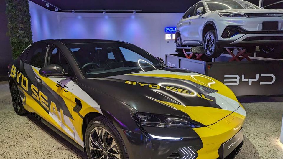 "Nuovo punto di riferimento": la berlina elettrica BYD Seal viene lanciata con prezzi e caratteristiche sorprendenti