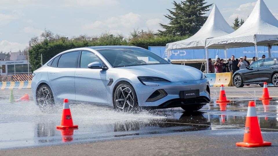 BYD testa le batterie allo stato solido sulla Seal: autonomia record di 1.875 km