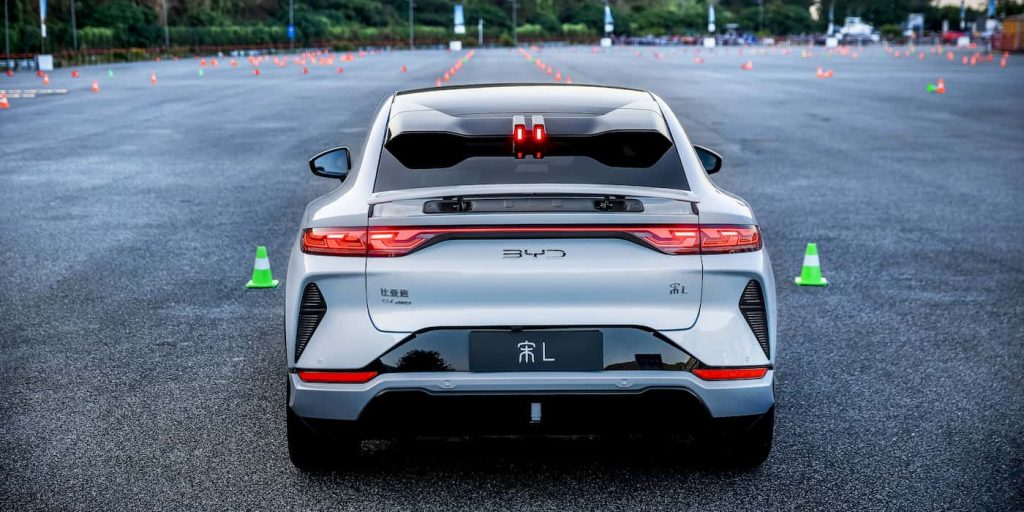 BYD lancia l'elegante SUV elettrico Song L a partire da 27.000 dollari come rivale della Tesla Model Y | Elettronauti.it