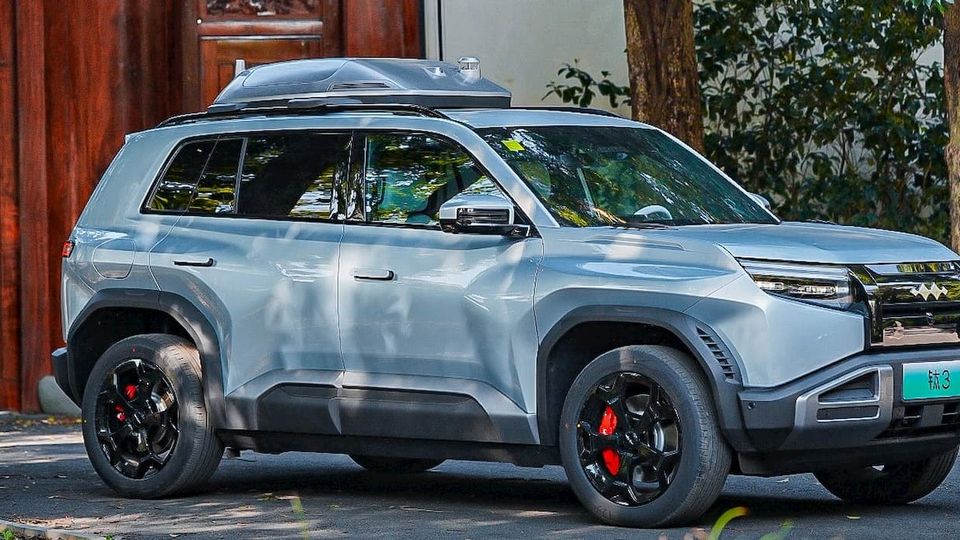 Tai 3 - nuovo SUV elettrico “high-tech e di tendenza” di BYD