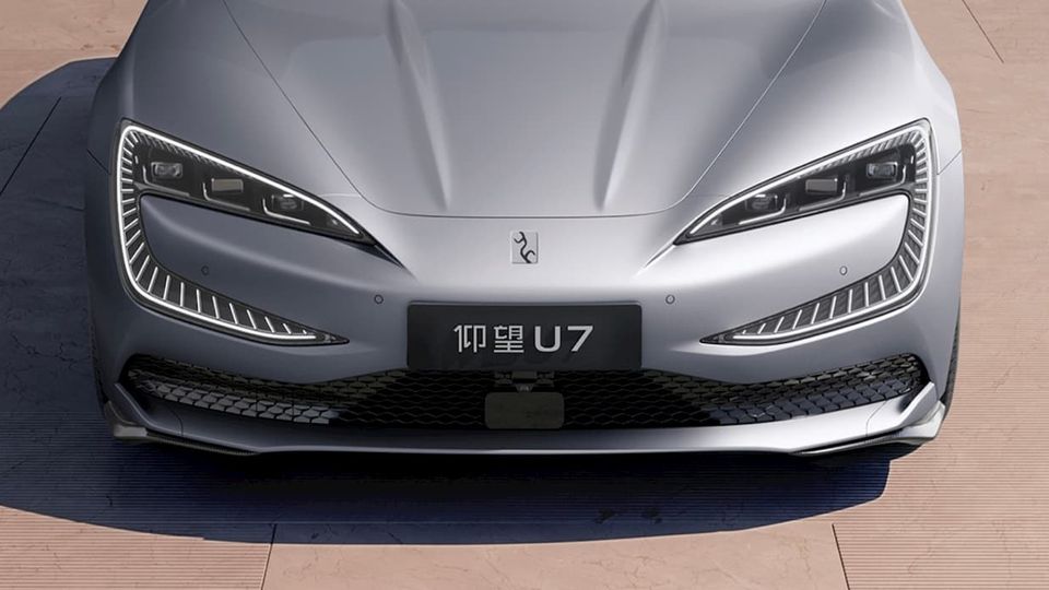 BYD presenta l'elegante U7, con più di 1.000 cavalli di potenza