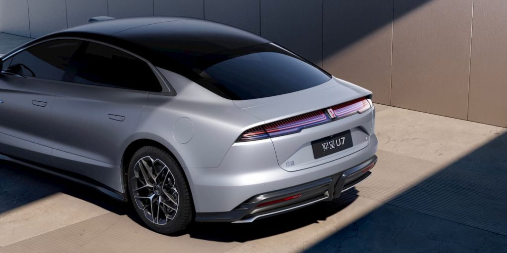 BYD presenta  l'elegante U7, con più di 1.000 cavalli di potenza | Elettronauti.it