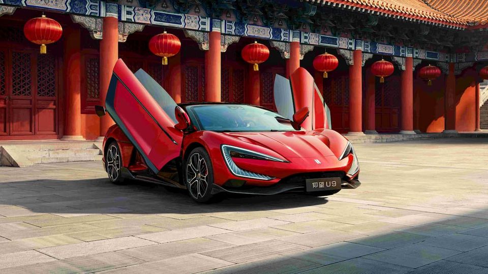 YangWang U9 di BYD lanciato a 236.000 dollari: 0-100 km/h in 2,36 s con batteria LFP