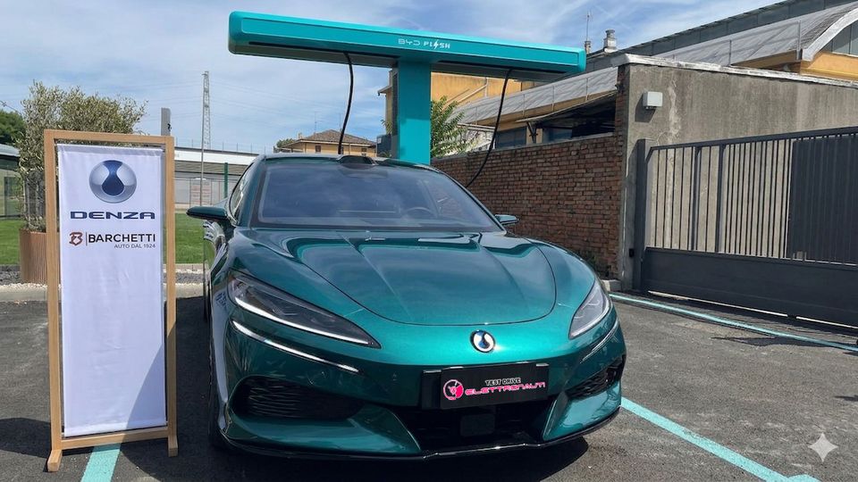 BYD Flash Charging debutta in Italia: record mondiale di ricarica in meno di 9 minuti