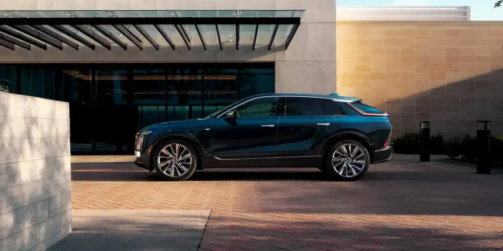 Cadillac Lyriq 2027: più Tesla Supercharger | Elettronauti.it