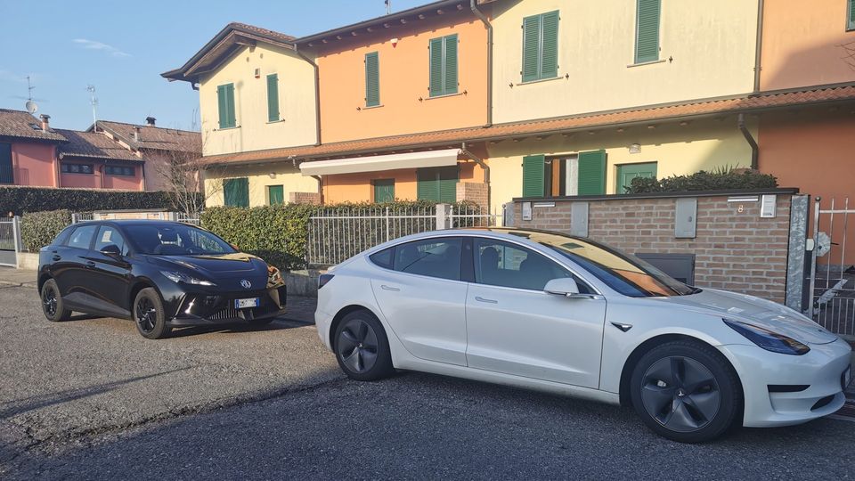 Candido e la sua esperienza con Tesla Model 3, MG4 e le ricariche gratuite