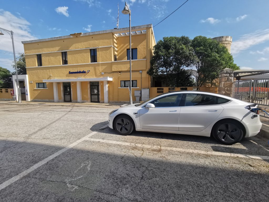 Candido e la sua esperienza con Tesla Model 3, MG4 e le ricariche gratuite | Elettronauti.it