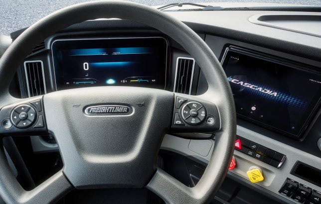 Schneider raggiunge il milione di miglia con i suoi camion elettrici Freightliner eCascadia | Elettronauti.it