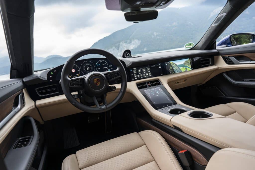 Porsche Taycan Interni
