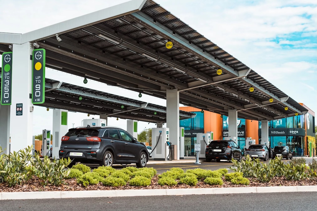 Ecco Dove e Come Ricaricano le Auto Elettriche negli USA — Cosa Ne Pensano Davvero gli Utenti | Elettronauti.it