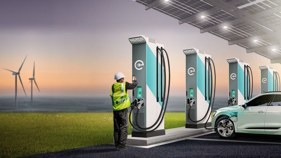 L'UE approva una legge che richiede i caricabatterie veloci EV lungo tutti i principali corridoi di trasporto entro il 2025