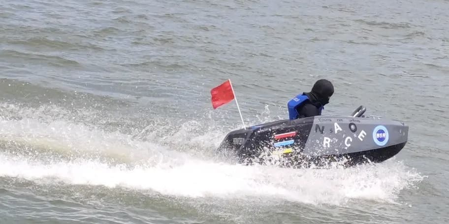 La mini barca a getto, elettrica monoposto a basso costo regala grandi emozioni! | Elettronauti.it