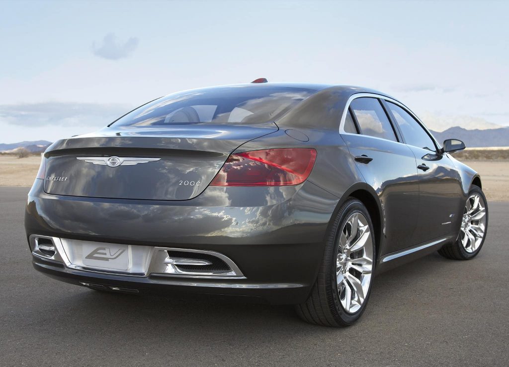 chrysler 200c ev posteriore | Elettronauti.it