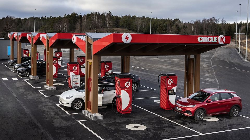 Norvegia, auto benzina quasi sparite: chi le compra