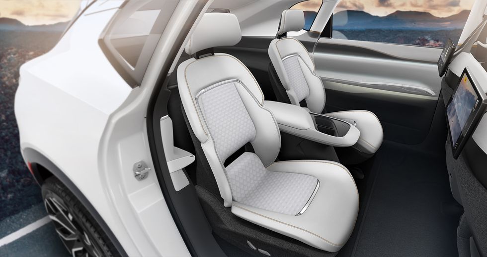 La nuova Chrysler Airflow 300 - mostrata ai concessionari come primo BEV full-size del Brand. | Elettronauti.it