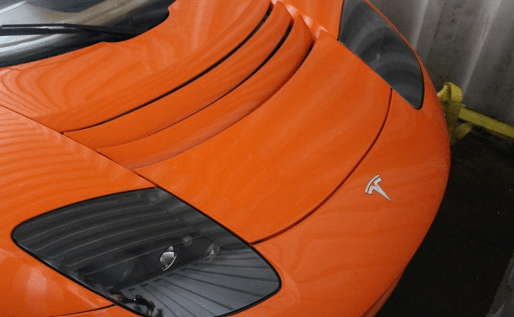 Sono in vendita tre nuove Tesla Roadster trovate in un container cinese | Elettronauti.it