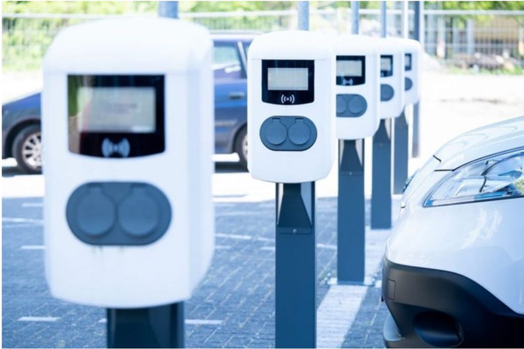 Francia, superata la soglia dei 150.000 punti di ricarica | Elettronauti.it